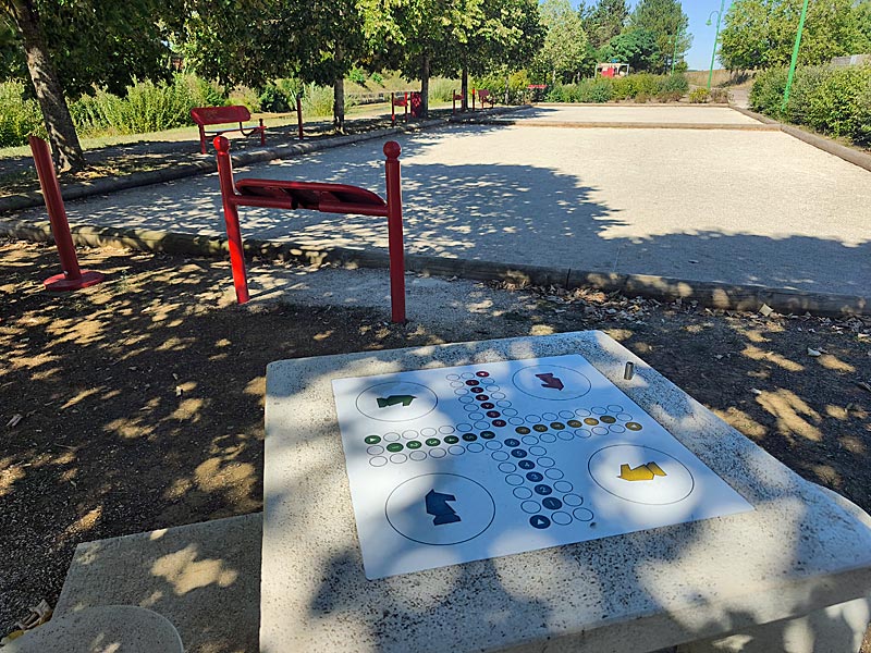 Aire de pique-nique et de jeux du port de Rolampont