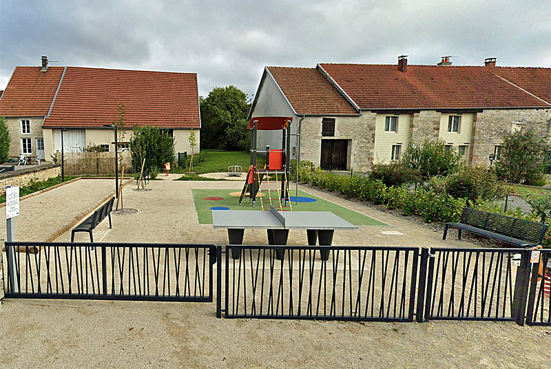 Aire de jeux de Courcelles-en-Montagne