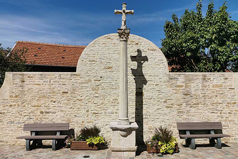 Croix Renaissance à Baissey