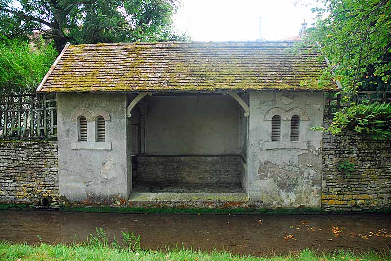 Lavoir de l'entre deux eaux à Auberive