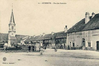 Carte postale de la rue ds fermiers à Auberive