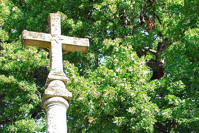 Croix de cimetiere à Aubigny