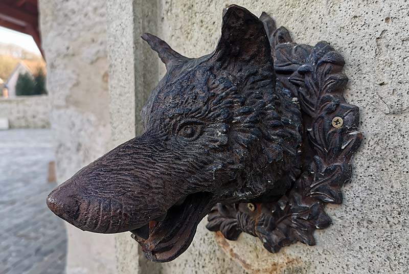 Fontaine au loup à Baissey