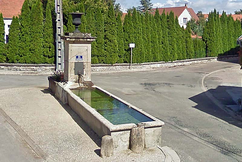 Fontaine de Courcelles-en-Montagne