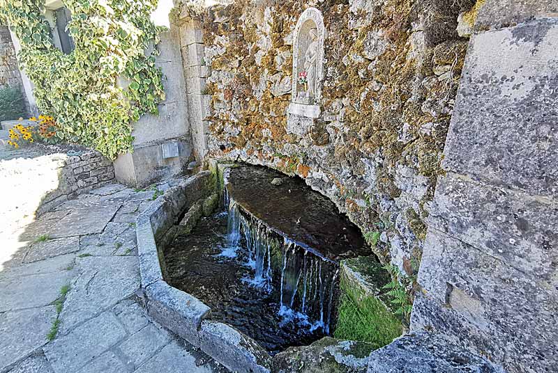Fontaine du Badin à Noidant-le-Rocheux