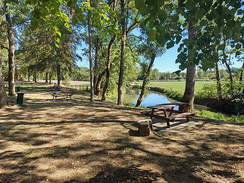 Aire de pique-nique du pont romain de Rolampont