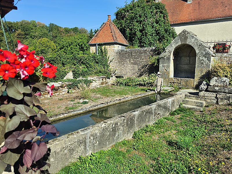 Fontaine-lavoir de Tronchoy