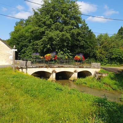 Pont sur le Badin - proche du Lavoir de Vaux-sous-Aubigny