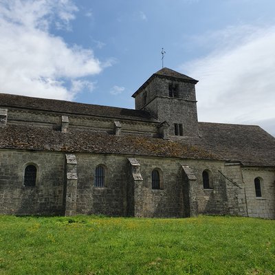 Abbaye d'Aubigny le long du sentier