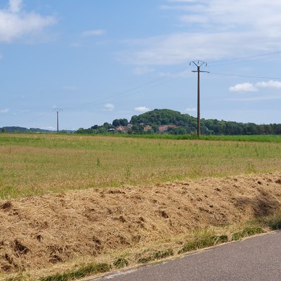 Butte de Montsaugeon depuis la voie romaine