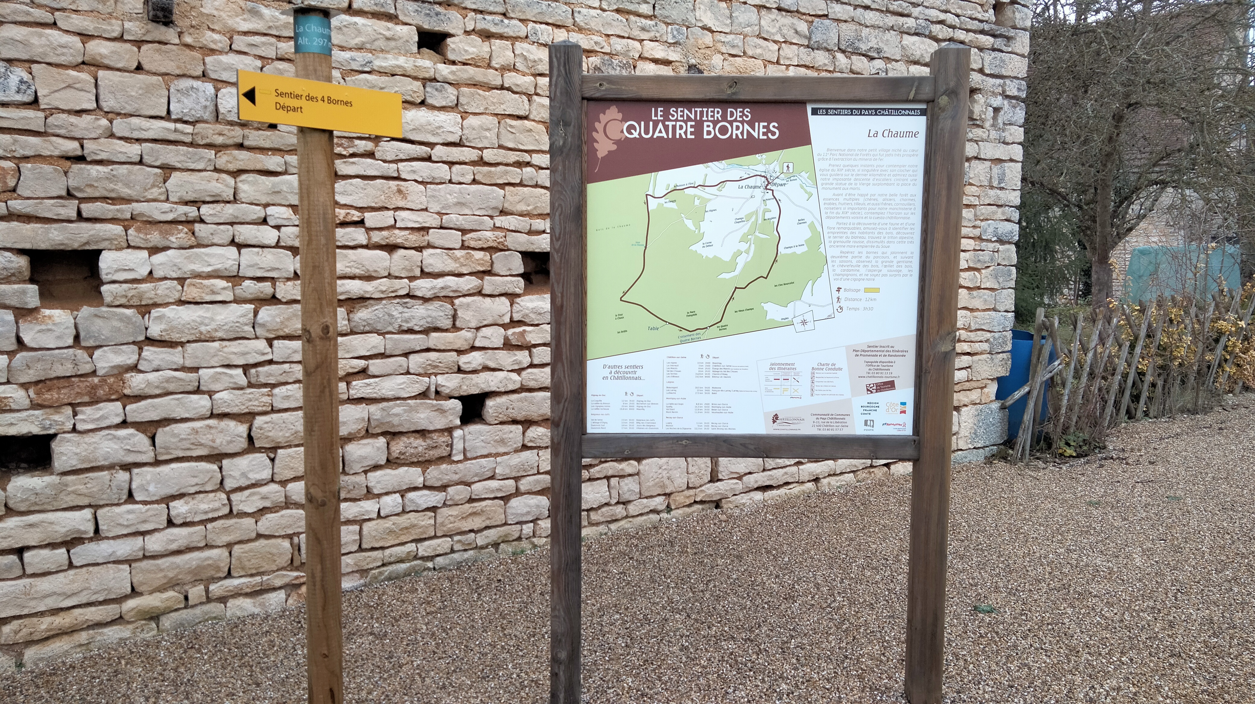 Départ du sentier des Quatre Bornes